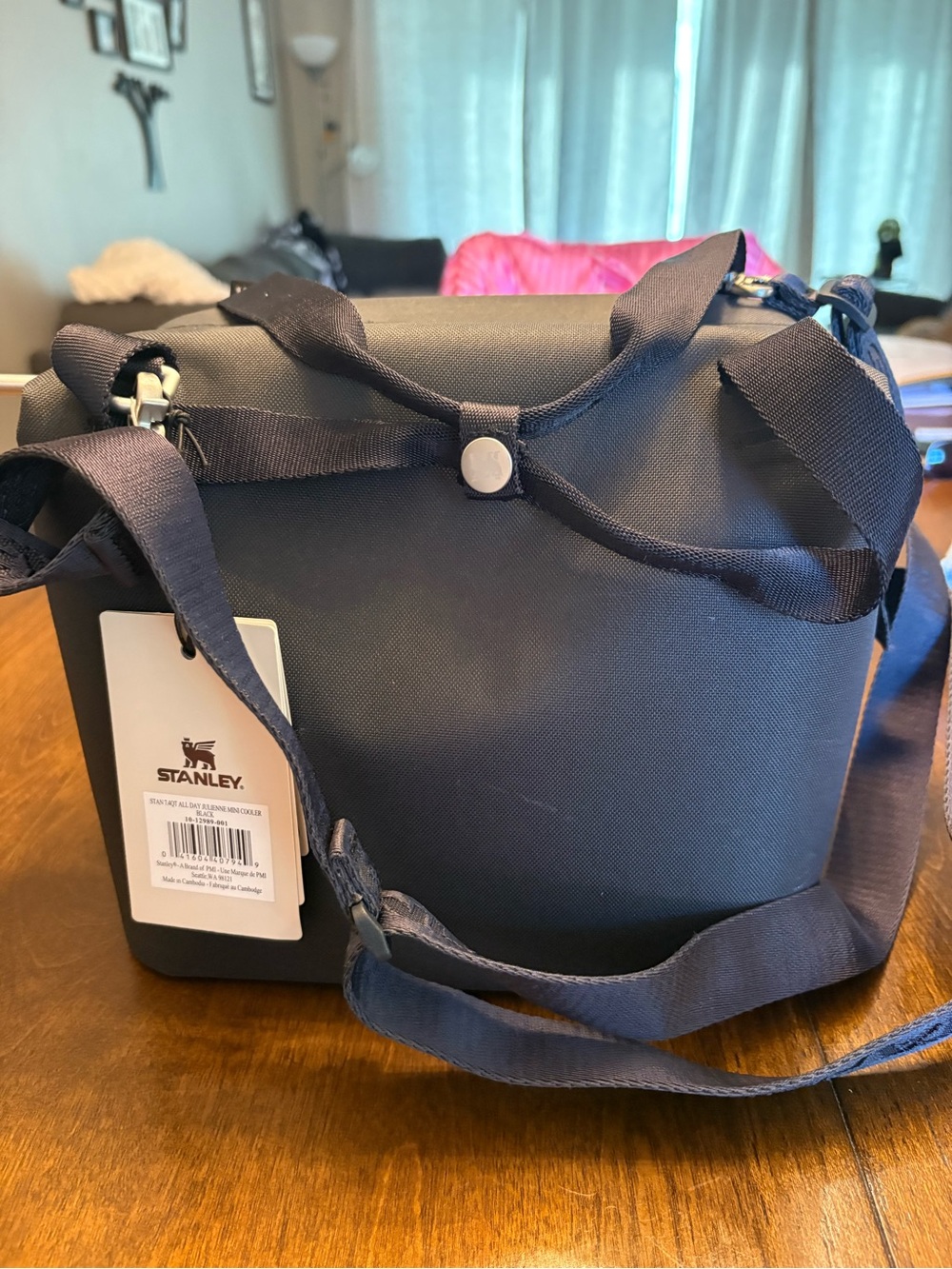 Stanley Black Insulated Lunch Cooler Bag with Shoulder Strap - Picture 2 of 8